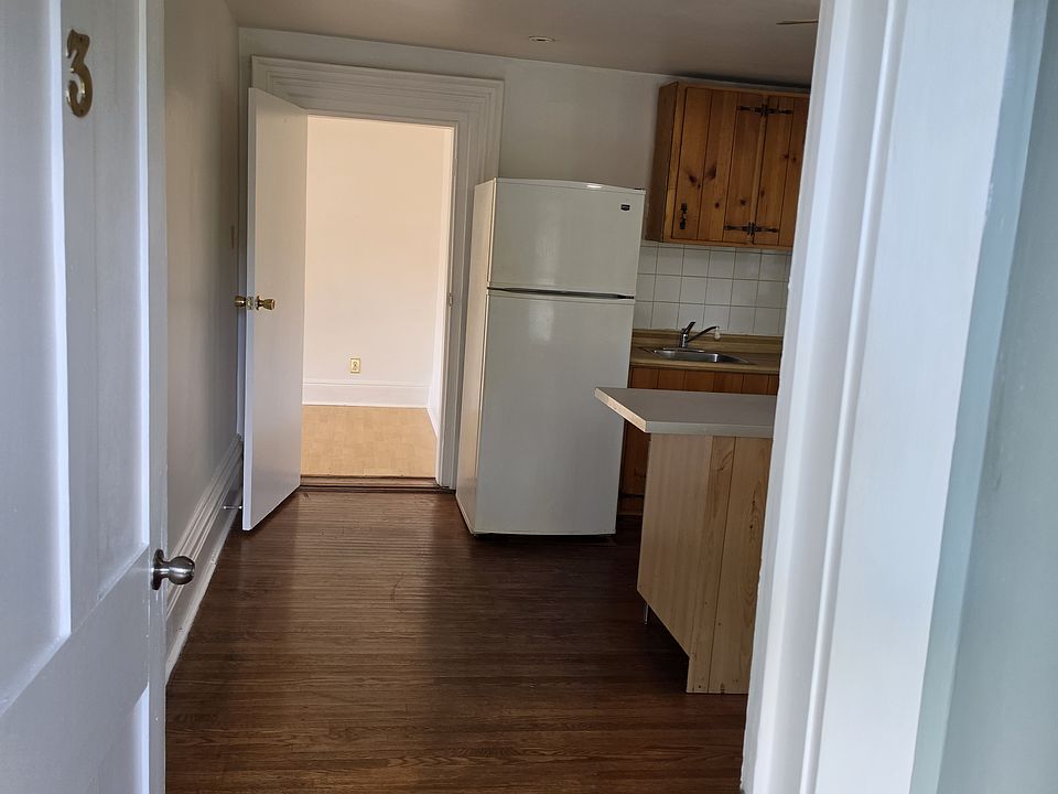 1st image of 17 Alexander St #3