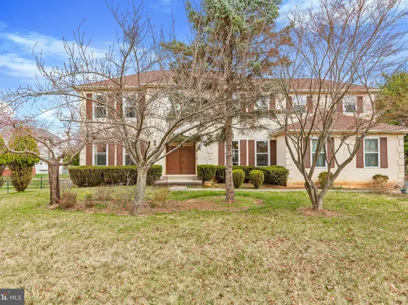 107 Oval Ln, North Wales, PA 19454