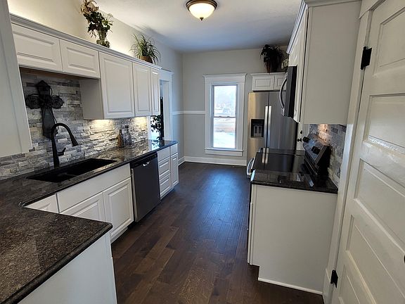 3rd image of 404 S Willow St