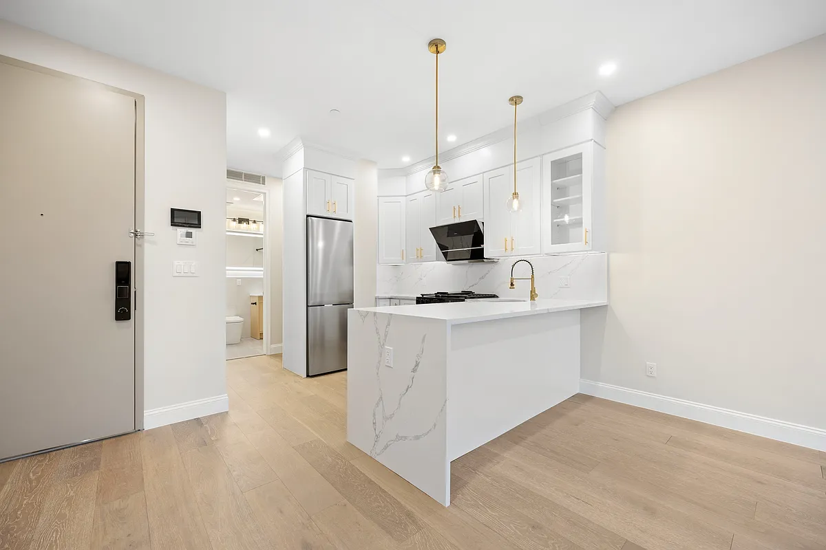 42-09 Hampton St Unit 3B