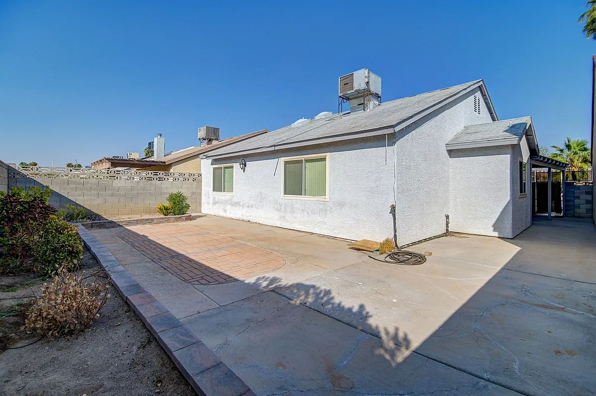 Building Photo - 4651 Four Leaf Clover Dr