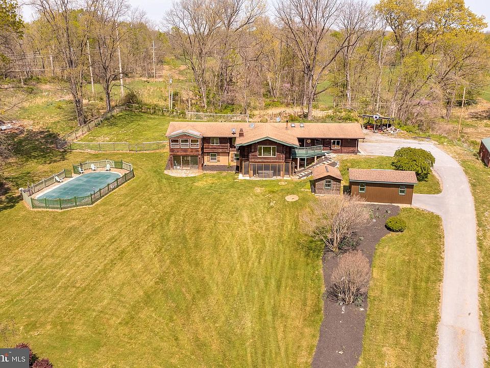 1st image of 410 Windward Ln