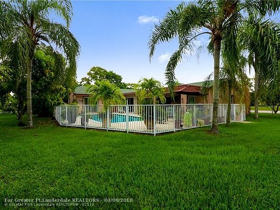 5th image of 10940 NW 24th St