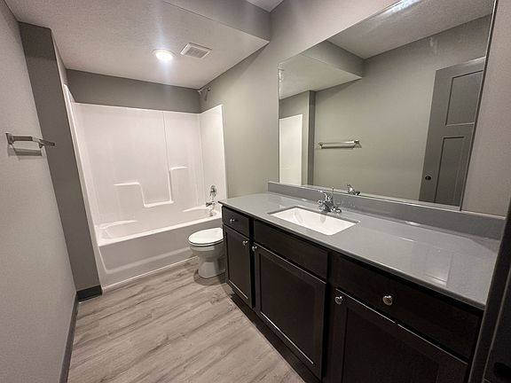 2nd image of 2710 Starr St #10