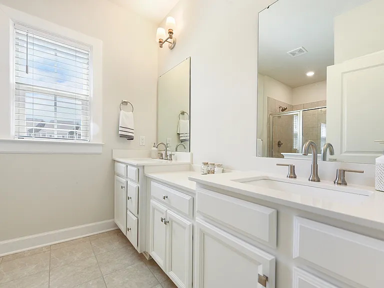409 Spruce Ln — Photo 7