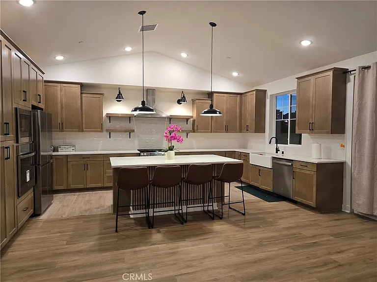 1887 Vincent Dr — Photo 18