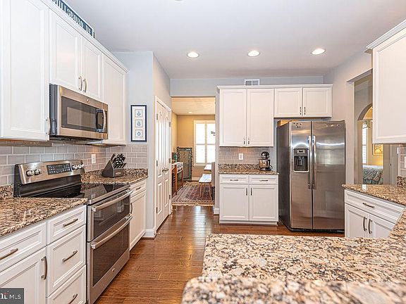 5th image of 29482 Glenwood Dr