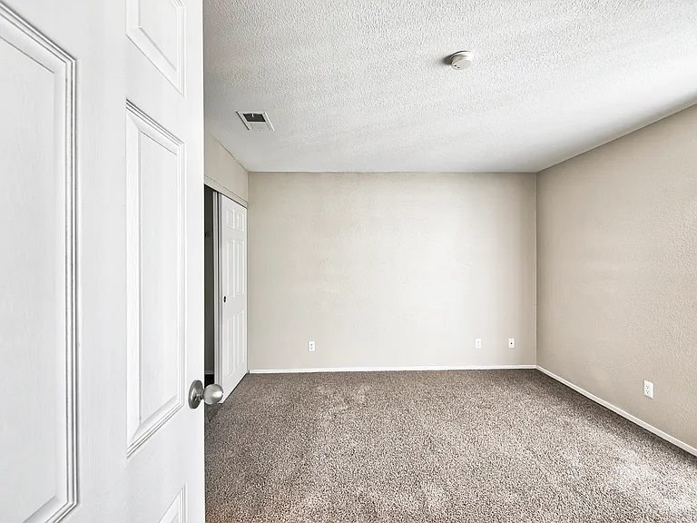 The Lodge at McCarran Ranch Apartment Homes — Photo 9
