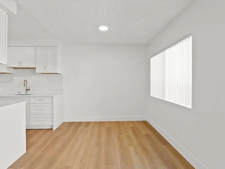 343 Palos Verdes — Photo 34