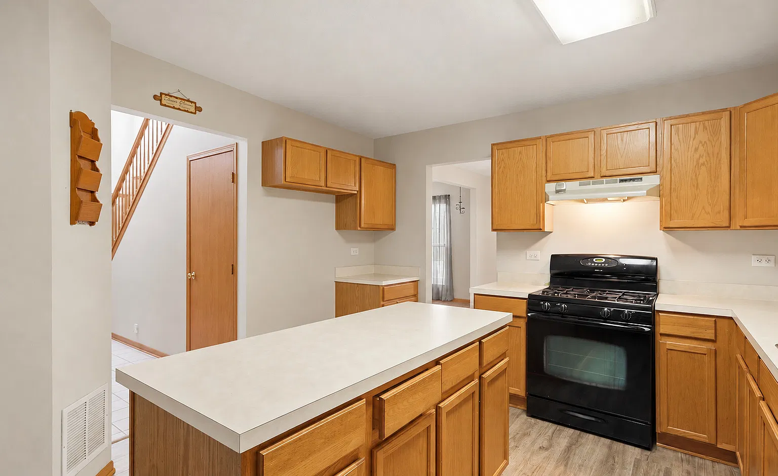 4 bed, 2.5 bath, 2213 sqft, $3,300 — Photo 3
