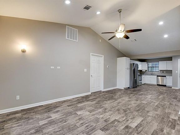 4th image of 3491 Balboa Cir #18