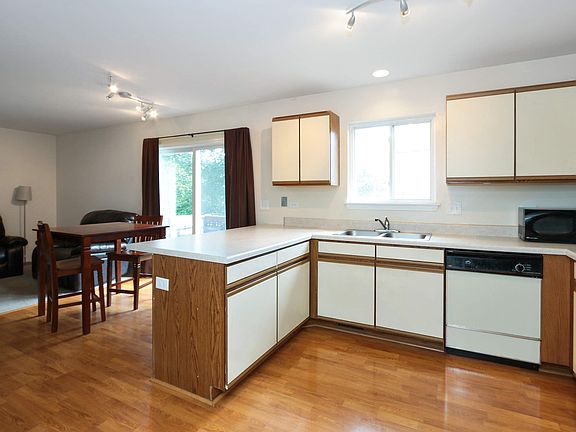 Kitchen / Breakfast Room