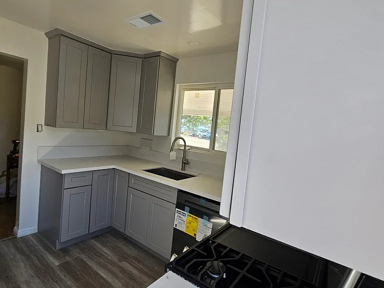 1529 Newport Ave #1 — Photo 1