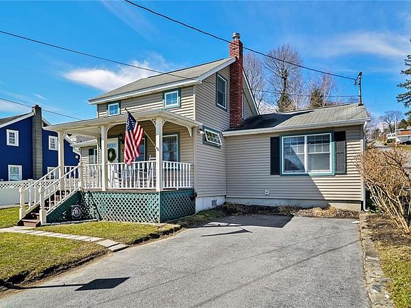 2nd image of 62 Grand St
