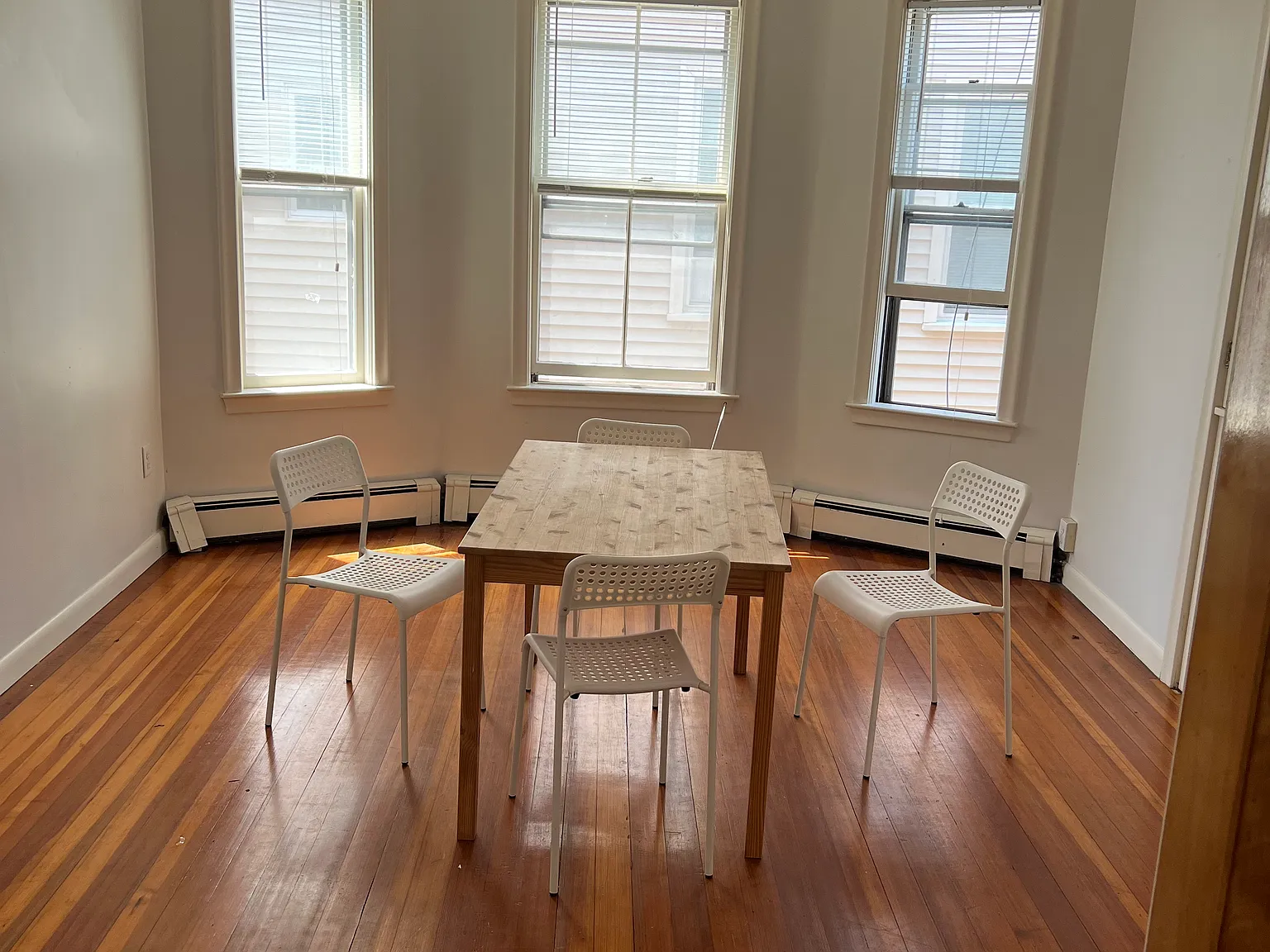4 bed, 1.5 bath, 1200 sqft, $3,800 — Photo 4