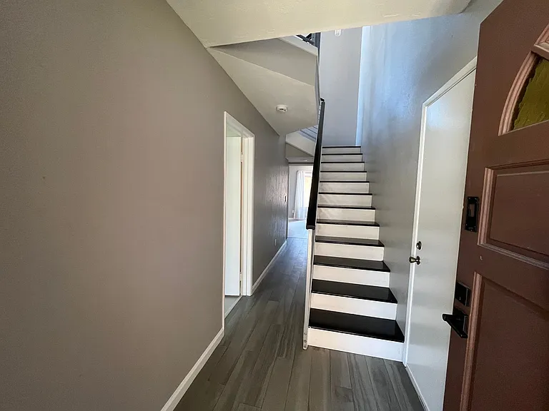 1121 Eureka St #1 — Photo 3