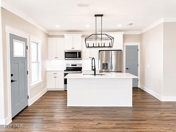 4th image of 306 Jasmine Pl
