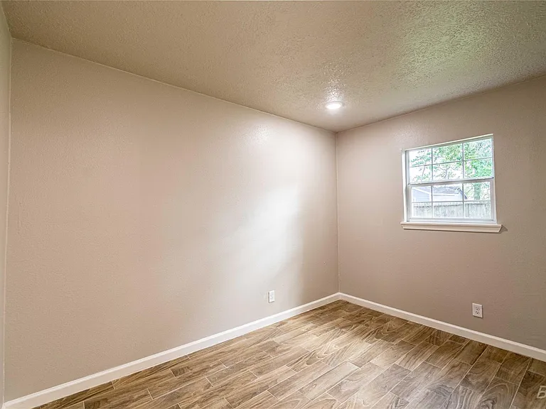 3818 Blodgett St — Photo 24