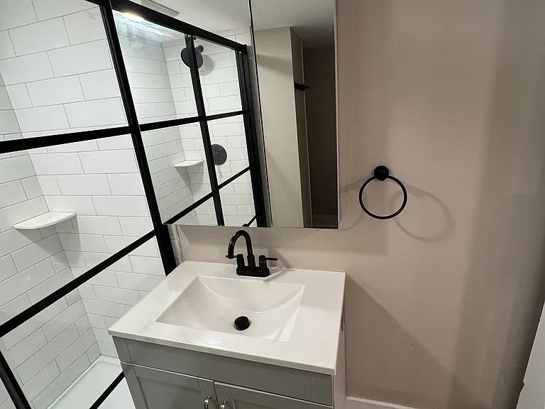 9 Washington Pl #BASEMENT — Photo 14