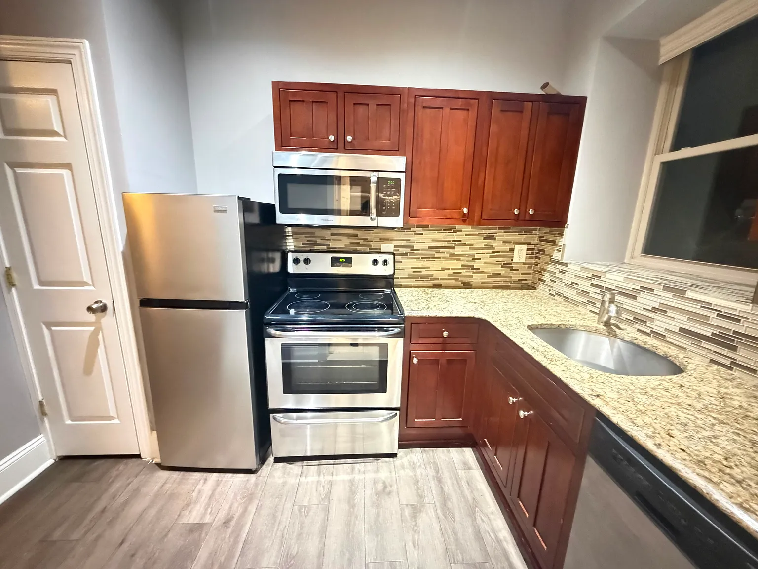 Studio, 400 sqft, $1,000 — Photo 2