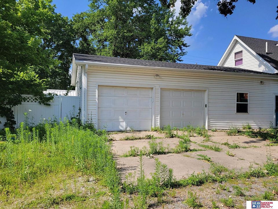 2nd image of 933 G St E
