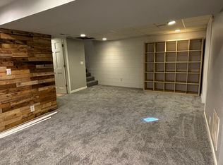 3453 Sunny Hill Dr, Bettendorf, IA 52722