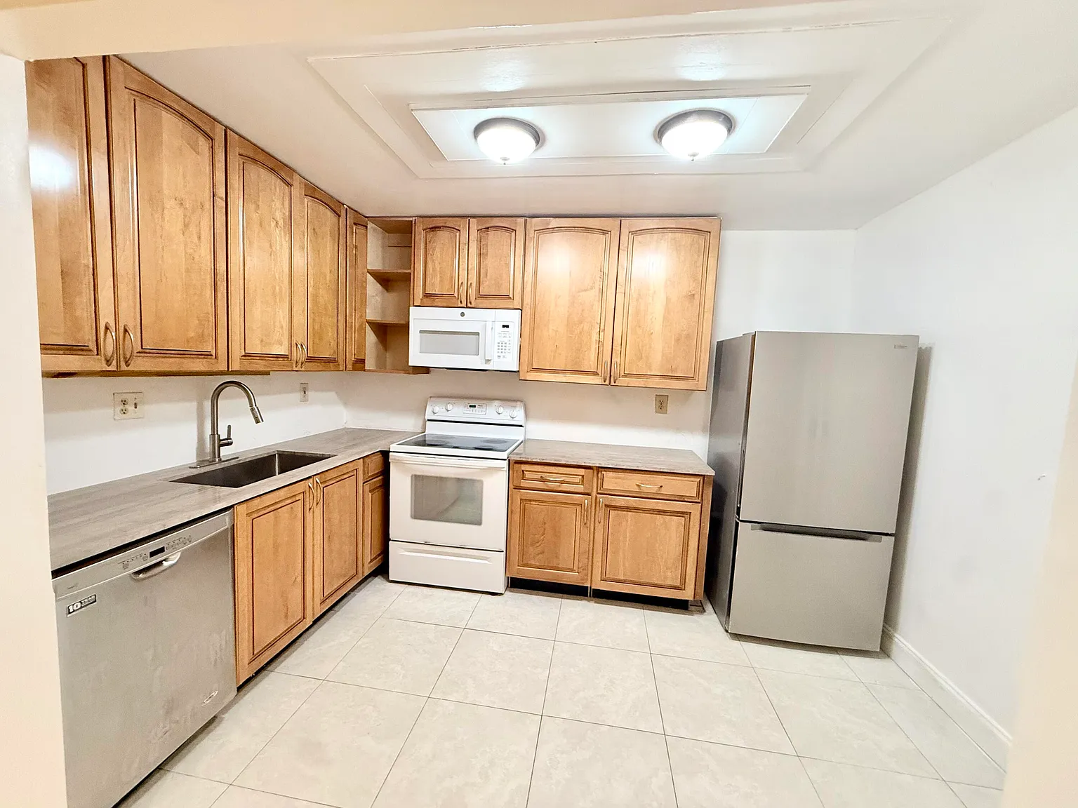 2 bed, 2.0 bath, 1085 sqft, $1,900 — Photo 4