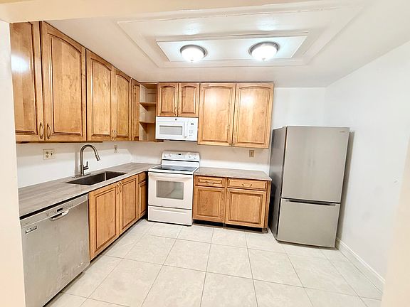 4th image of 4115 NW 88th Ave APT 203