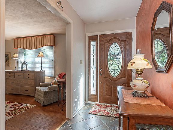 5th image of 163 Windsor Ln