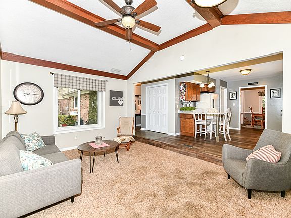 5th image of 8326 Castlebrook Dr