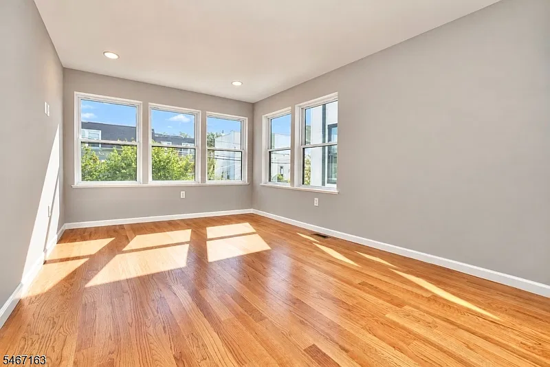 3 bed, 2.0 bath, $3,500 — Photo 4