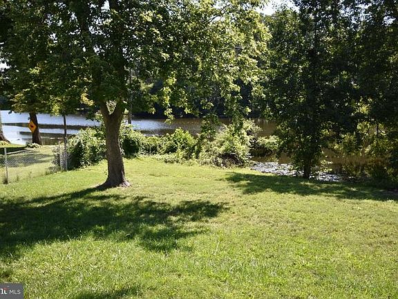 5th image of 3 Longwood Dr