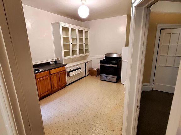 2nd image of 407 Lyon St #407A