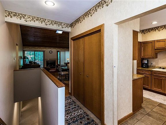 5th image of 3494 Melvin Dr N