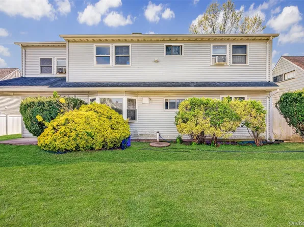 50 Gleaner Lane, Levittown, NY 11756