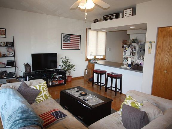 2nd image of 1941 W Grand Ave APT 2F