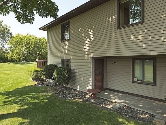 2nd image of 8860 N Maplebrook Ct