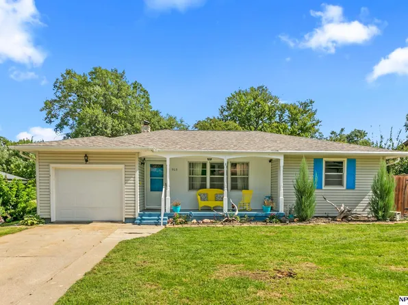 913 S Harrison St, Papillion, NE 68046
