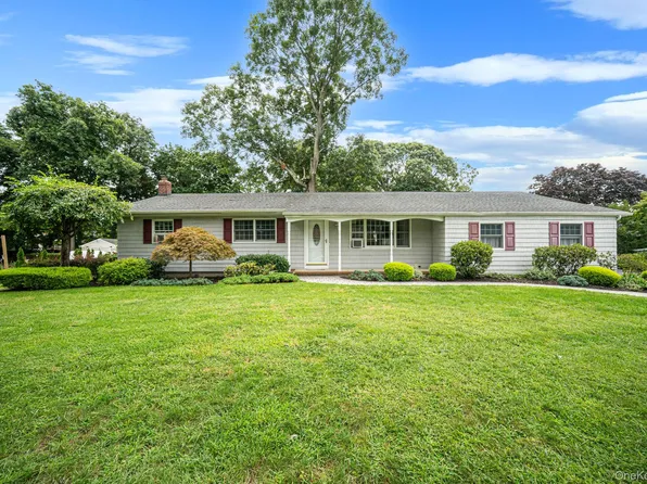 24 Spruce Street, Smithtown, NY 11787