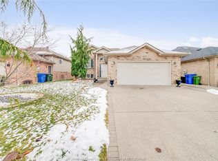 1119 Monarch Meadows Dr, Lakeshore, ON N8L 0W5