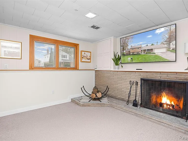 38027 Mallast St — Photo 35