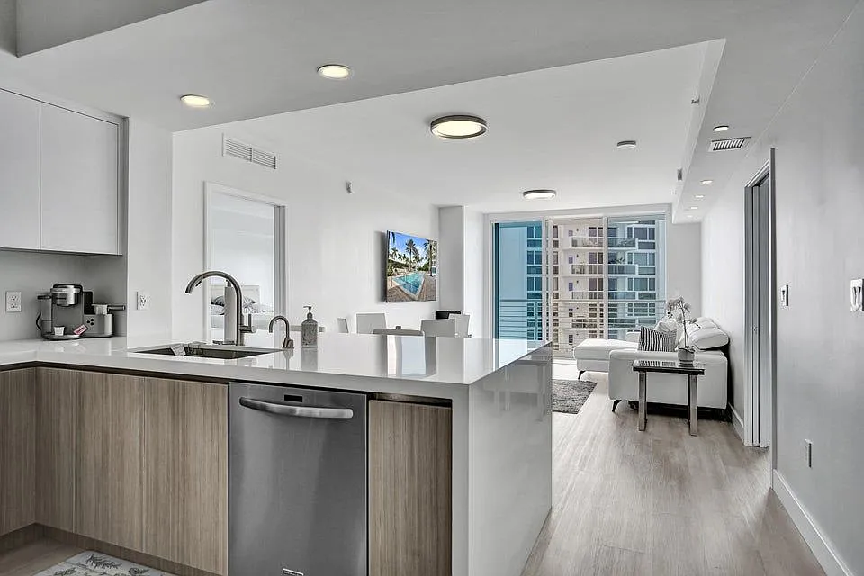 2821 Ocean Blvd #1106S