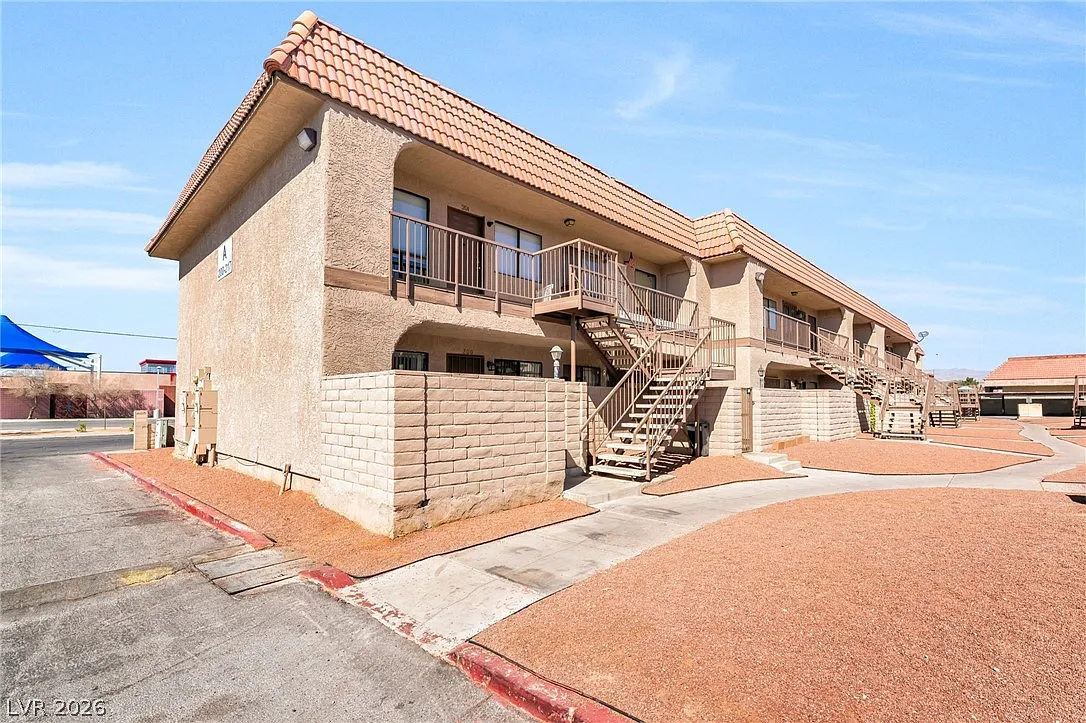 1 bed, 1.0 bath, 640 sqft, $900 — Photo 1