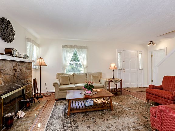 4th image of 3005 Cedar Ln