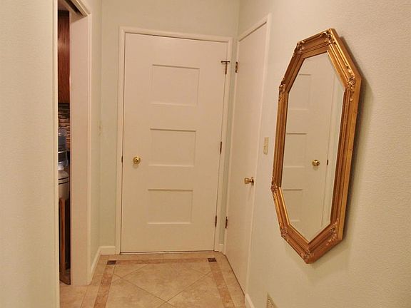 3rd image of 975 Terrace Dr