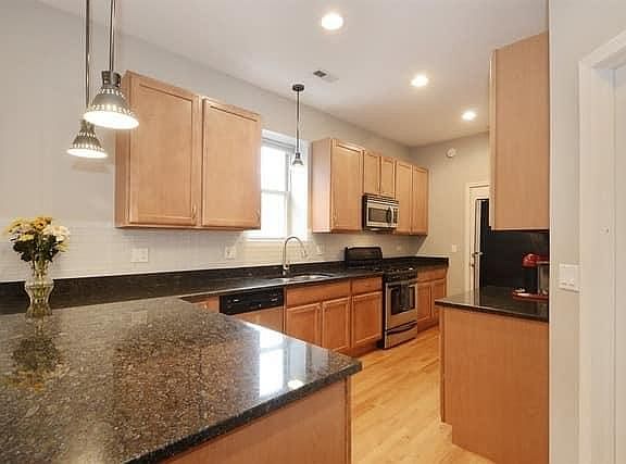 4th image of 2904 N Avers Ave Unit 2R