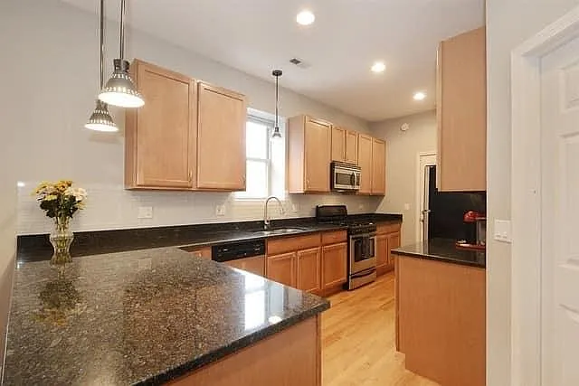 2904 N Avers Ave #2R — Photo 4