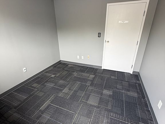 4th image of 400 Etter Dr #3