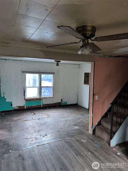 4th image of 702 Elm Street