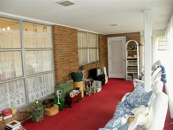 3rd image of 3865 Seiber Ave